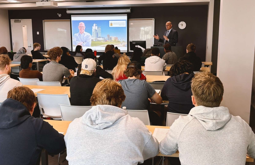 Windsor Mayor Drew Dilkens speaks with a Police Foundations and Protection, Security, and Investigation class