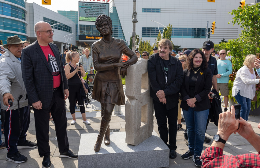 Mayor Drew Dilkens, Burton Cummings and Patti France with statue