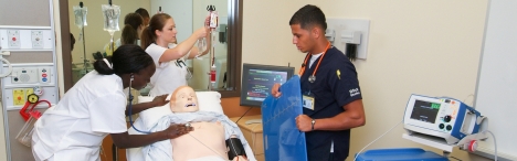 3 nursing students working in simulation lab
